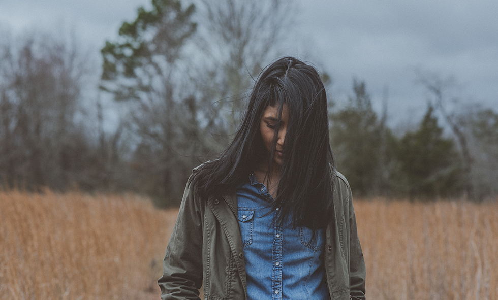 woman_standing_in_field